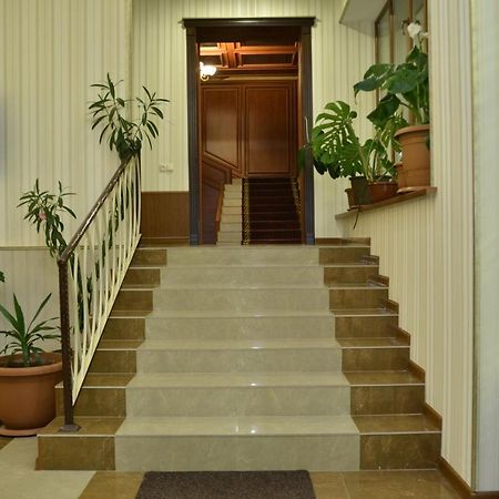 Khrchit Hotel Martuni Exterior photo
