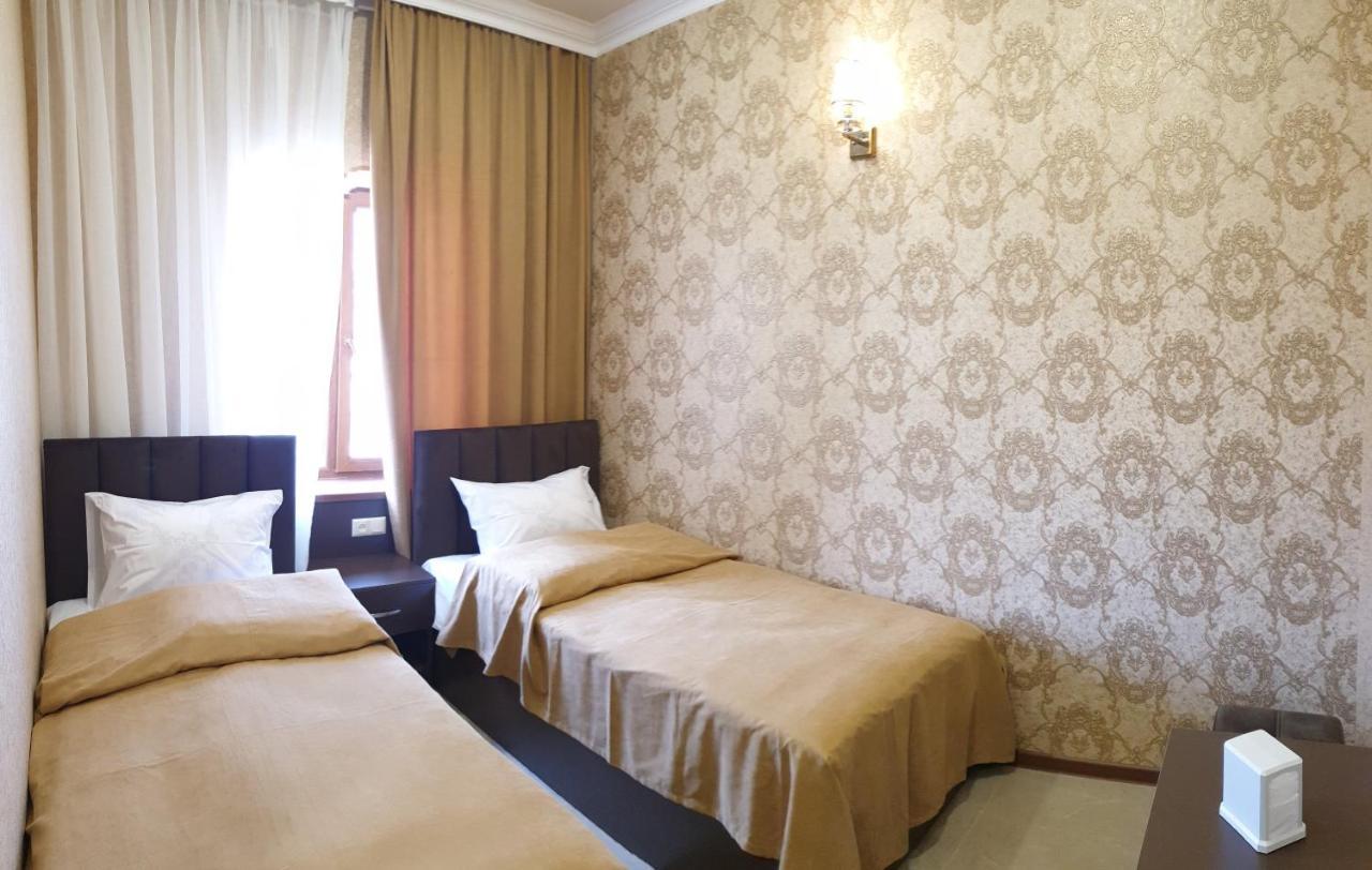 Khrchit Hotel Martuni Exterior photo
