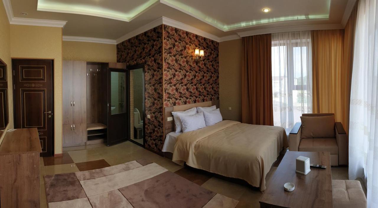 Khrchit Hotel Martuni Exterior photo
