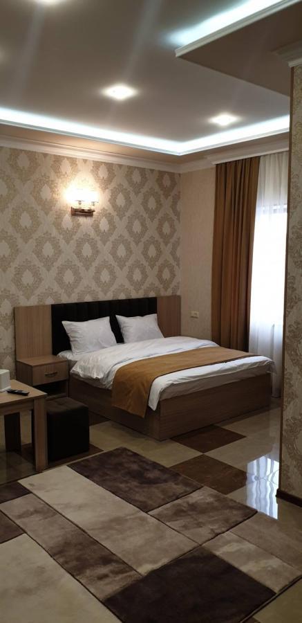 Khrchit Hotel Martuni Exterior photo